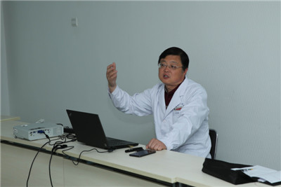 陈海文教授为学员做讲座.jpg 陈海文教授为学员做讲座.jpg