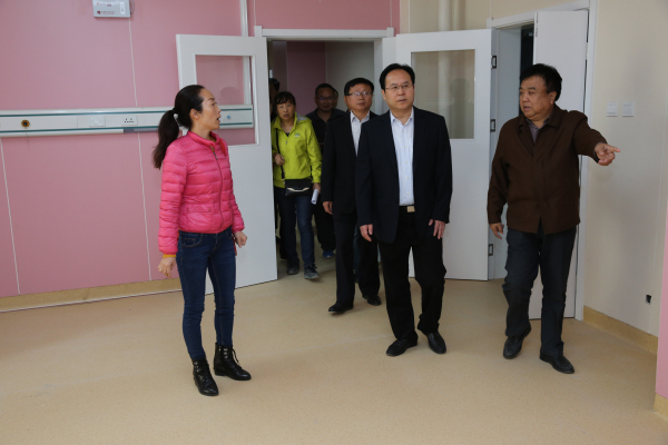 参观妇产科病区.jpg 参观妇产科病区.jpg