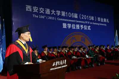 校党委常务副书记王小力主持研究生毕业典礼.jpg