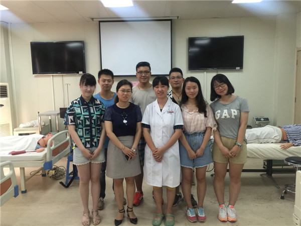院团委书记董艳、急诊科彭卓大夫与所有志愿者们合影留言.jpg