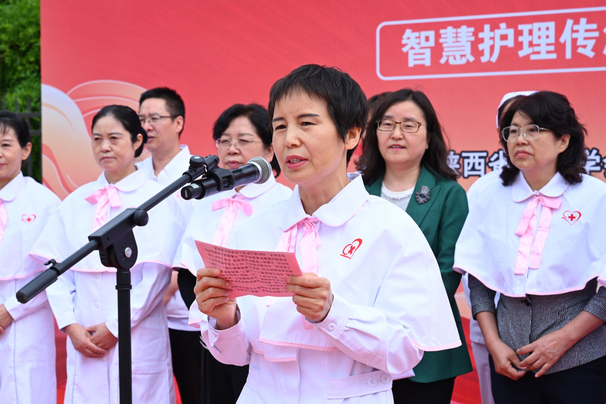 3李领侠主委主持活动.JPG