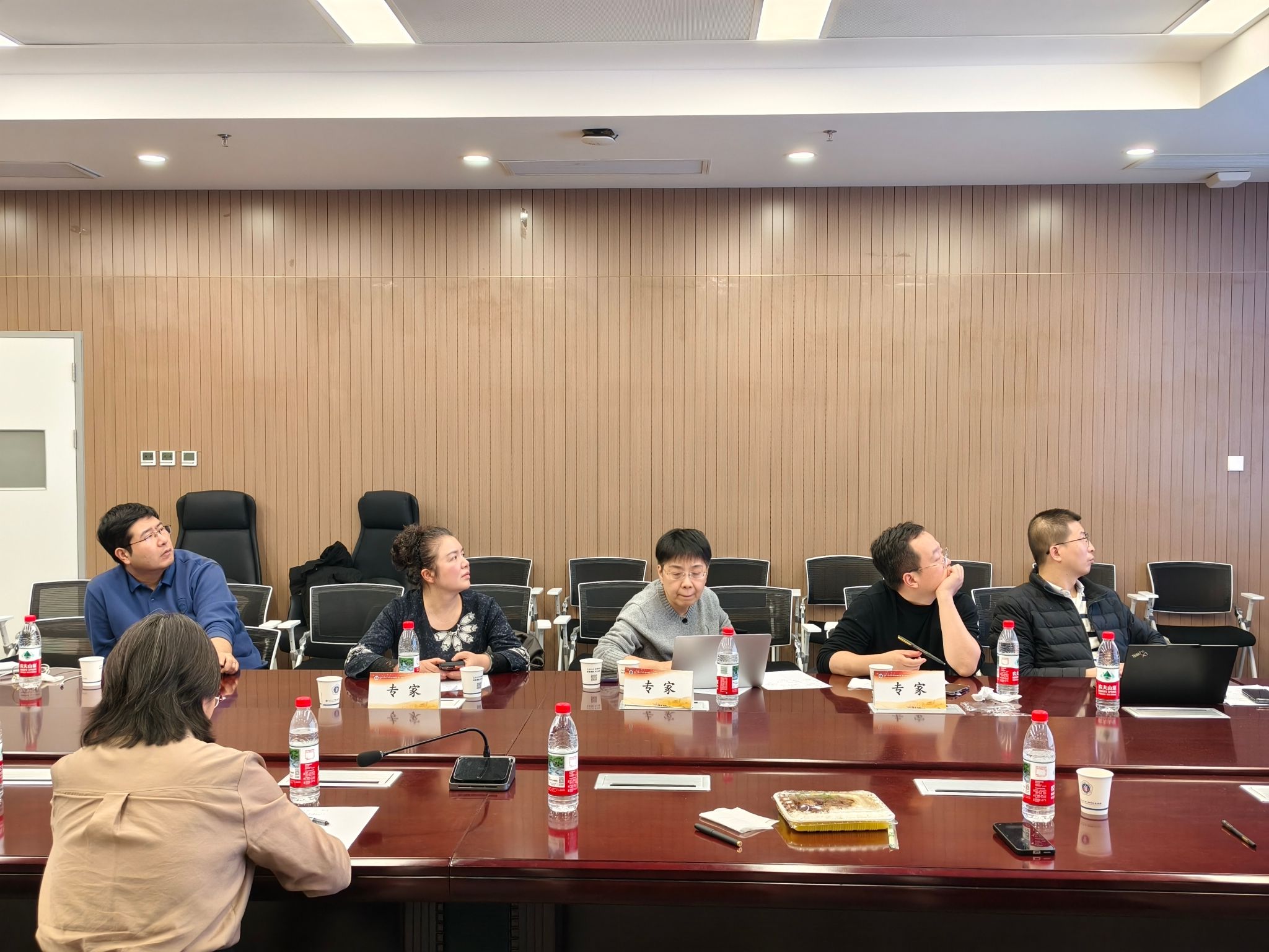 专家.jpg 专家.jpg