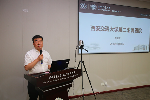 李宗芳院长介绍我院情况_副本.jpg