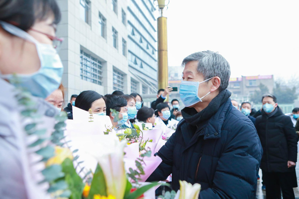 西安交大党委书记张迈曾书记对出征队员慰问.jpg