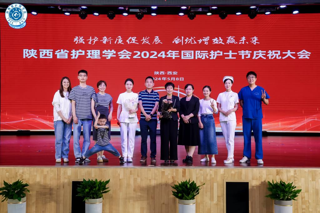 台上合照.jpg