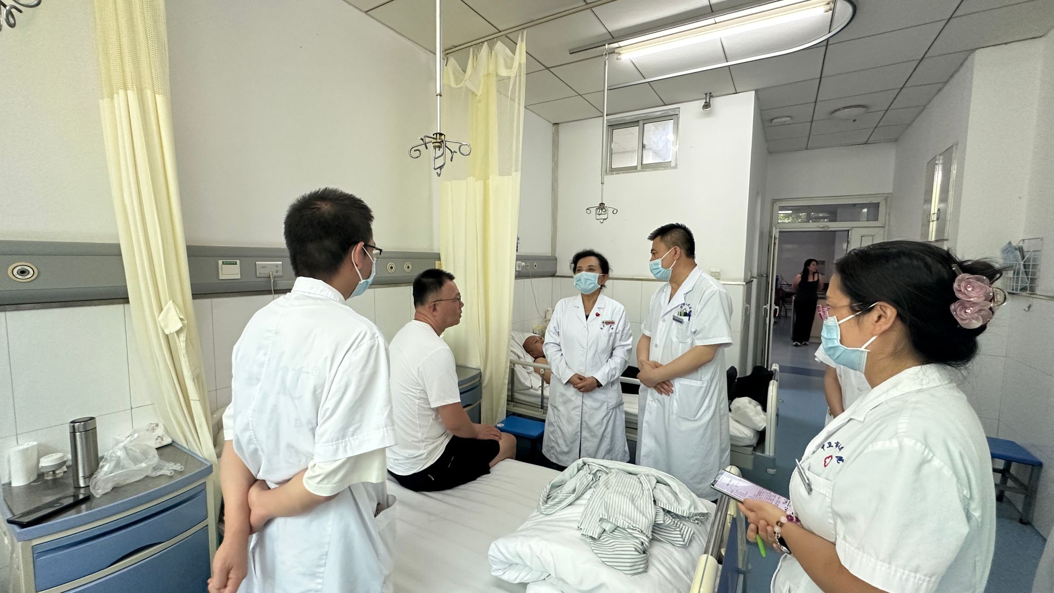 2张晓彤2.jpg