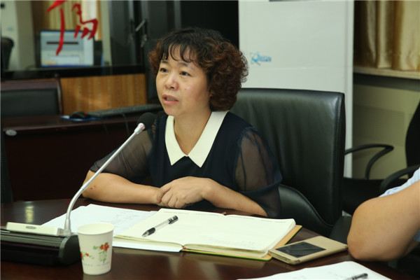1、党委副书记党变玲主持会议.JPG