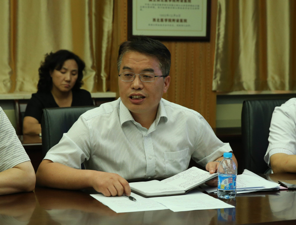 党委副书记巩守平主持欢送仪式.jpg 党委副书记巩守平主持欢送仪式.jpg