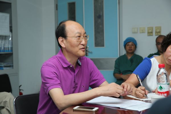 麻醉手术科主任薛荣亮汇报学科发展情况.jpg