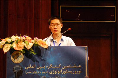 图3.骨二科博士研究生王放在青年论坛上发言.jpg 图3.骨二科博士研究生王放在青年论坛上发言.jpg