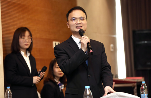 张主任_副本.jpg