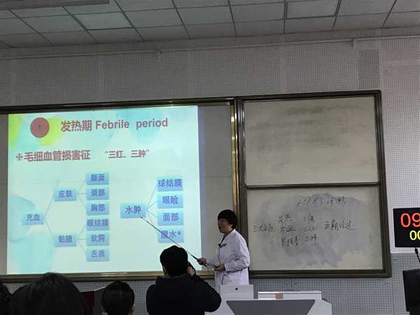 3-张欣教师授课.JPG