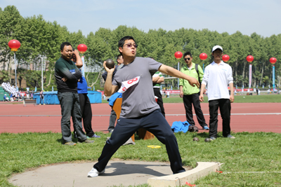 铅球投掷2.JPG
