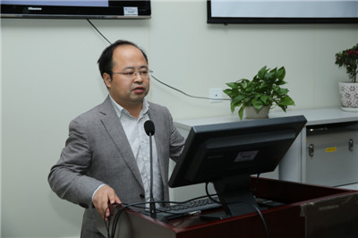 李和程教授给学员授课.JPG 李和程教授给学员授课.JPG