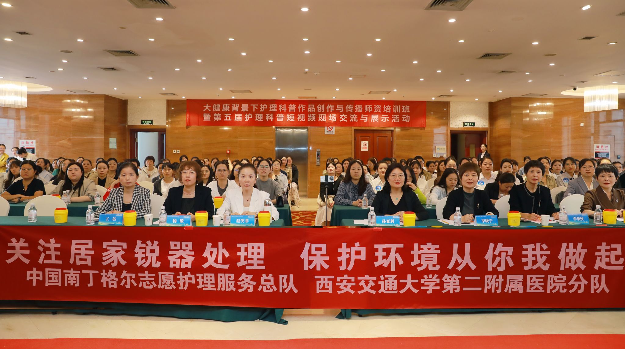 小盒大爱合照.JPG