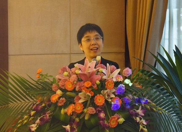 何爱丽.jpg