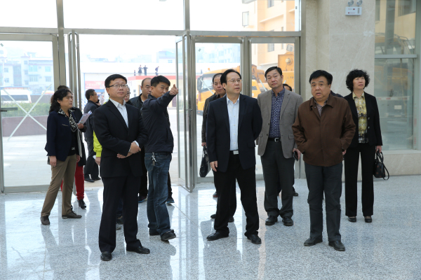 贺西京院长一行参观医疗综合大楼.jpg 贺西京院长一行参观医疗综合大楼.jpg