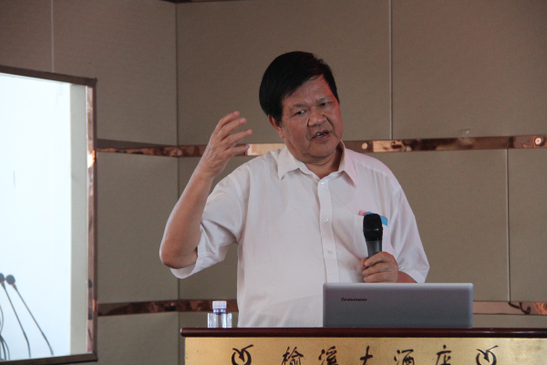 纪宗正教授做学术报告.jpg