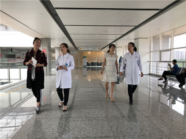 参观交流.jpg 参观交流.jpg