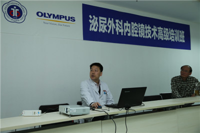 李洪亮副教授为学员做辅导讲座.JPG 李洪亮副教授为学员做辅导讲座.JPG